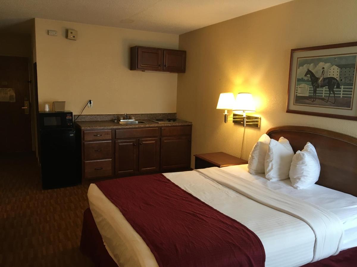 Econo Lodge Inn & Suites Radford-Blacksburg Area エクステリア 写真