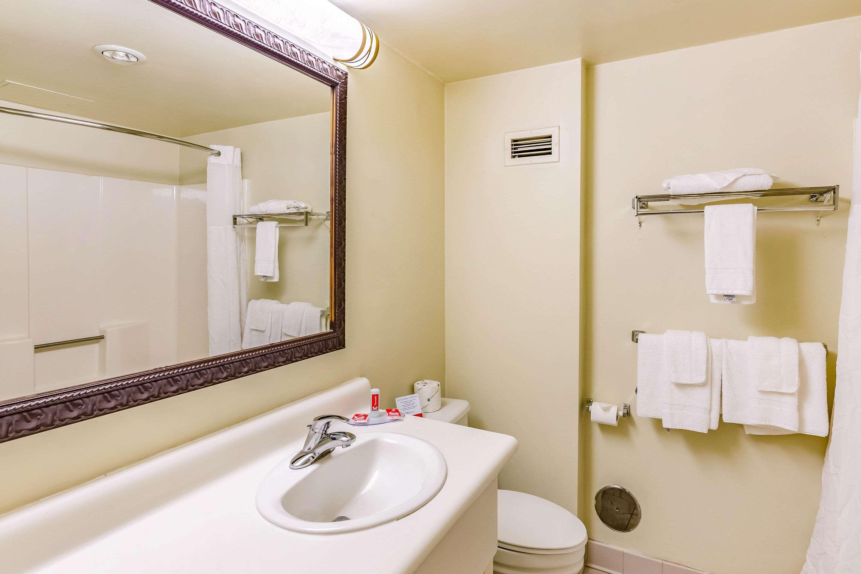 Econo Lodge Inn & Suites Radford-Blacksburg Area エクステリア 写真