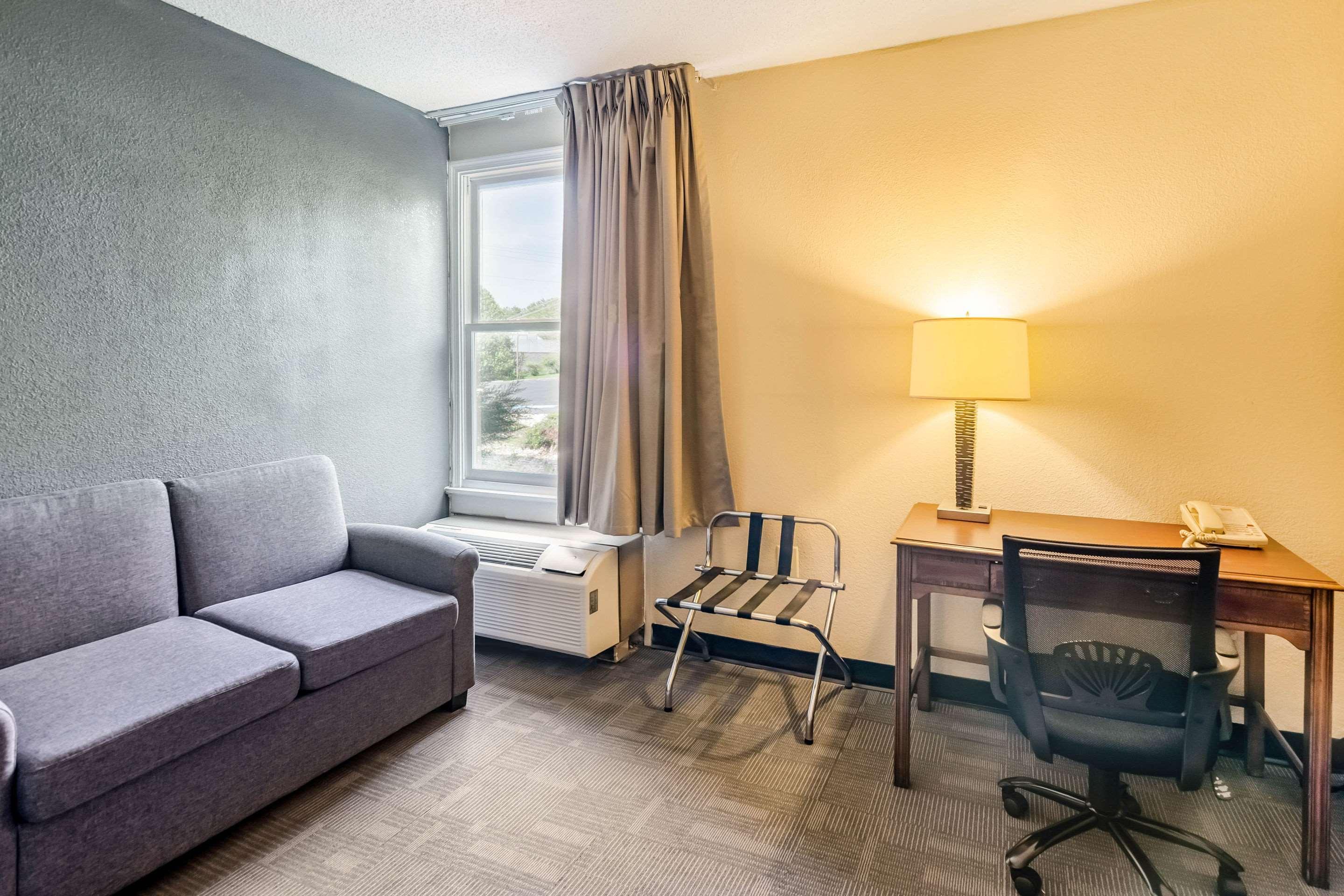 Econo Lodge Inn & Suites Radford-Blacksburg Area エクステリア 写真