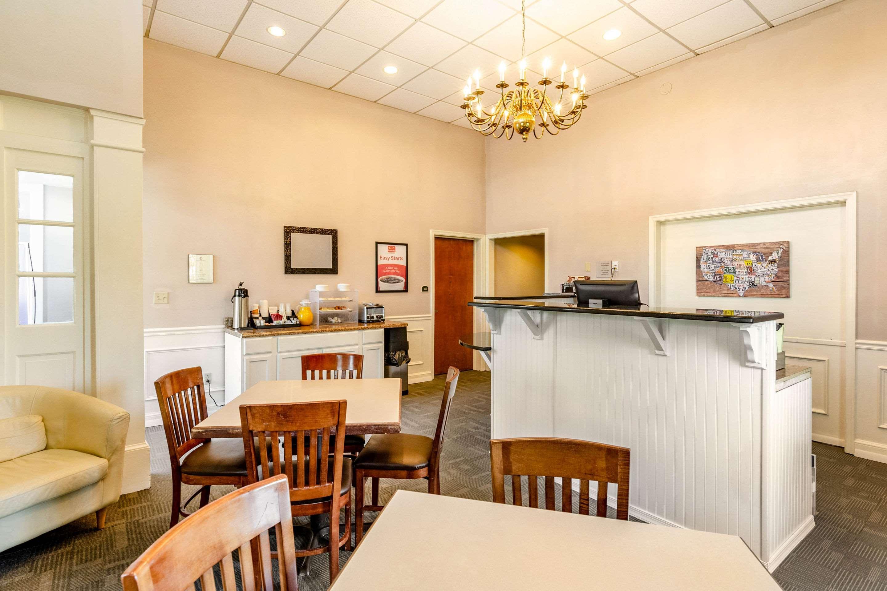 Econo Lodge Inn & Suites Radford-Blacksburg Area エクステリア 写真