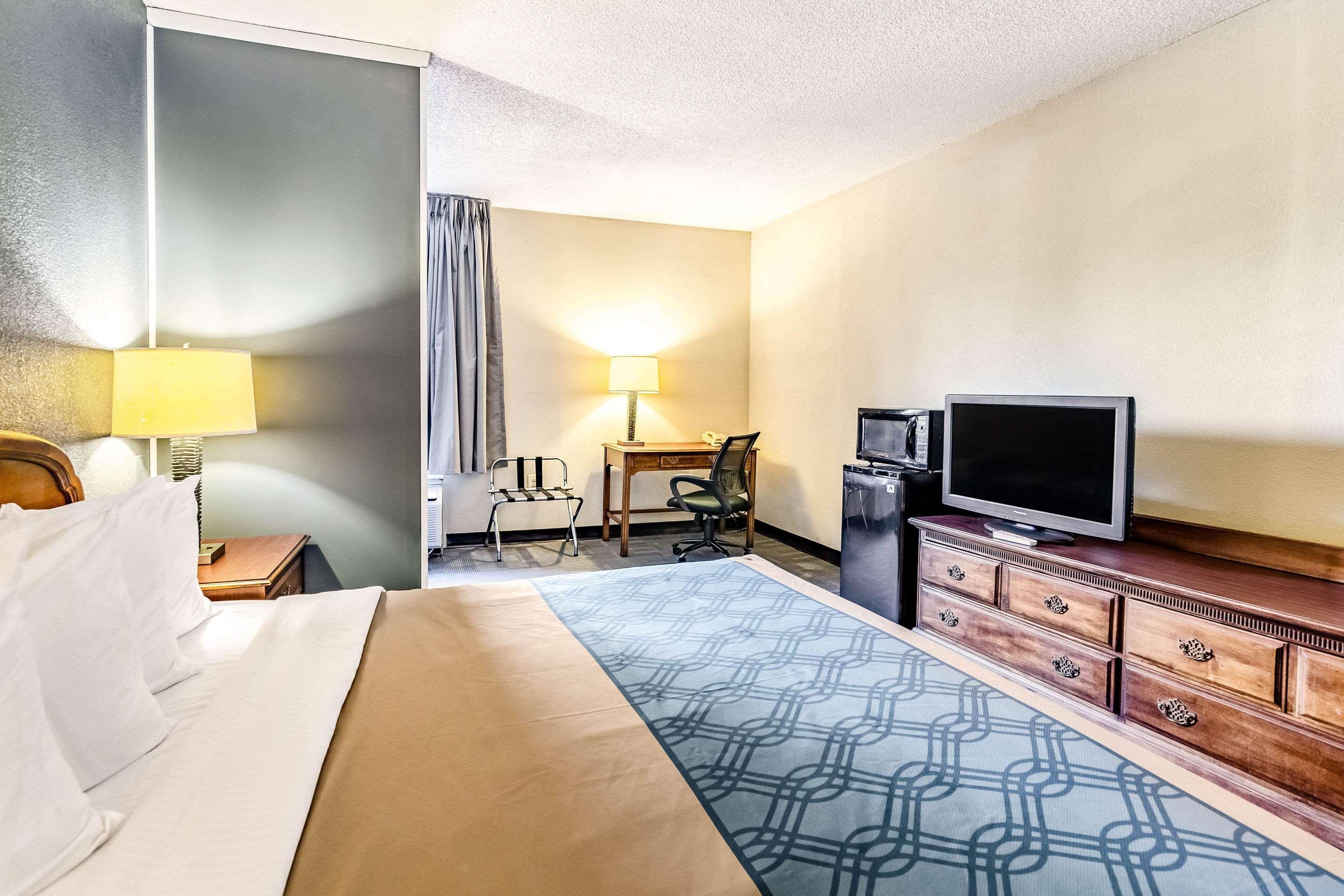 Econo Lodge Inn & Suites Radford-Blacksburg Area エクステリア 写真