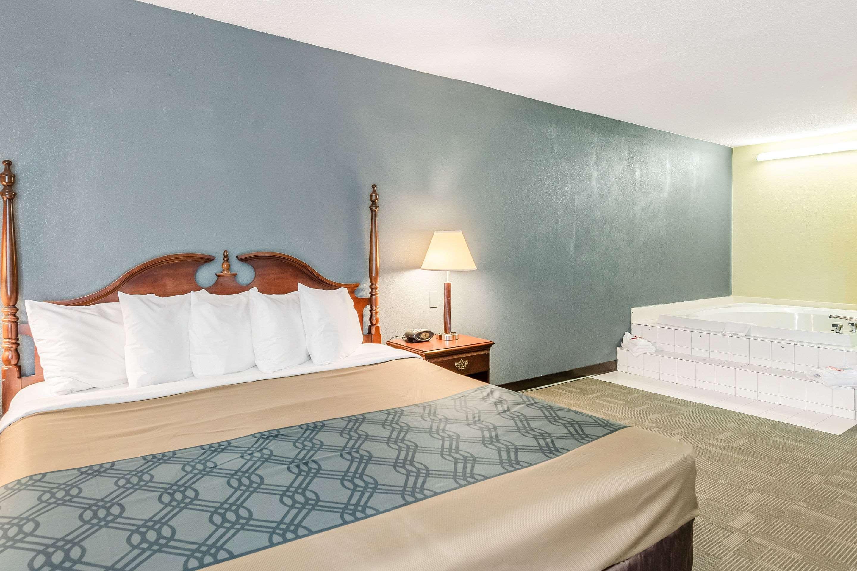 Econo Lodge Inn & Suites Radford-Blacksburg Area エクステリア 写真