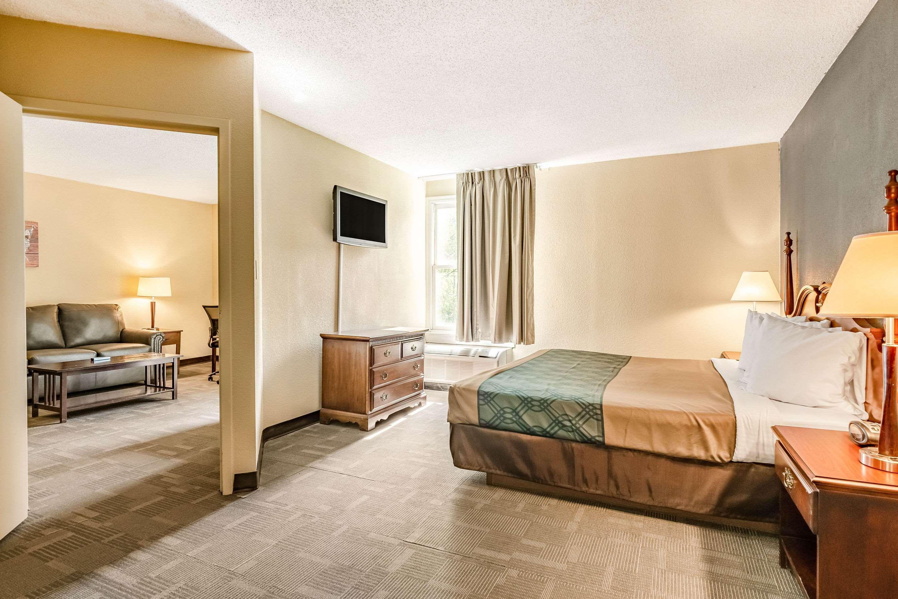 Econo Lodge Inn & Suites Radford-Blacksburg Area エクステリア 写真