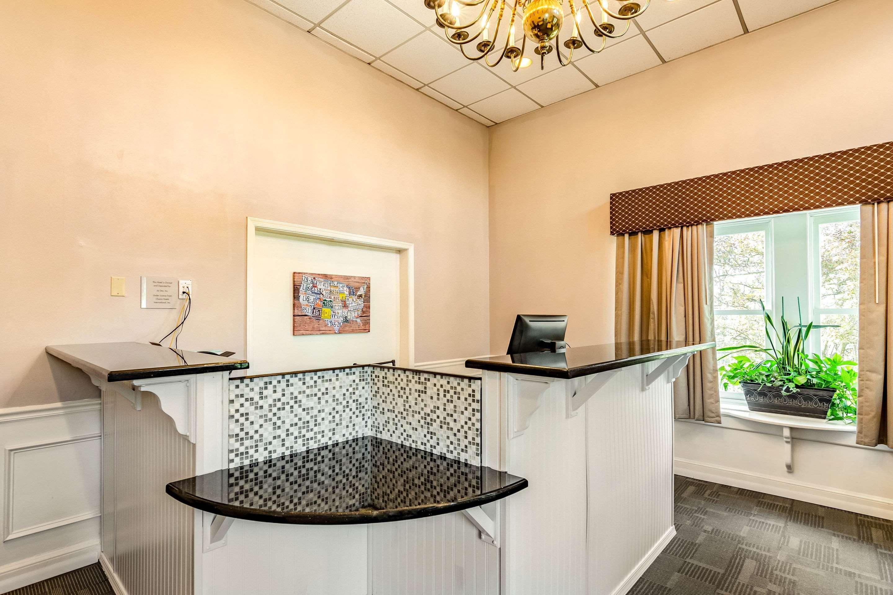 Econo Lodge Inn & Suites Radford-Blacksburg Area エクステリア 写真