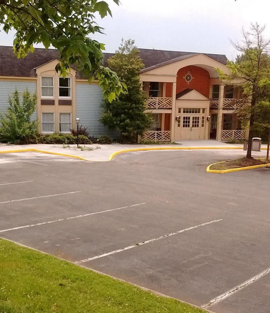Econo Lodge Inn & Suites Radford-Blacksburg Area エクステリア 写真